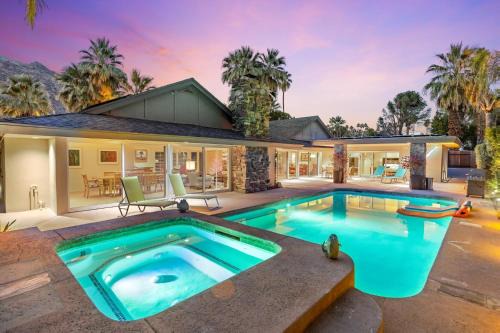 17 Palms