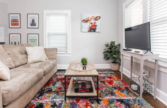 17 S Tremont St · Cozy Strawberry Hill Retreat