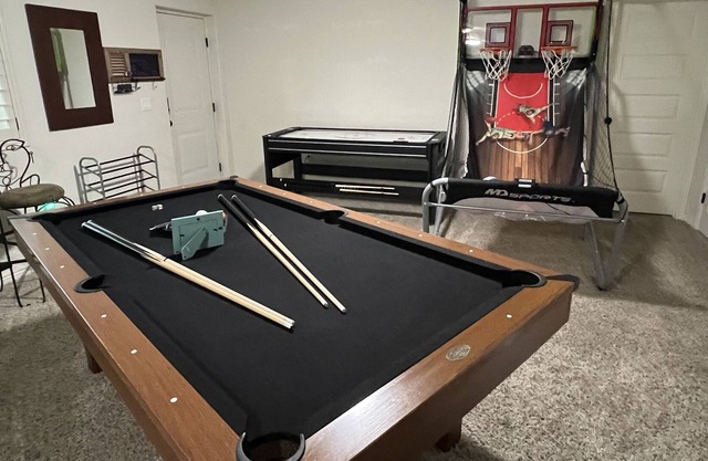 Big Beautiful basement with your Private entry1700 Square feet big basement.