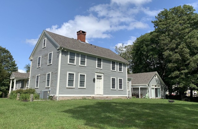 1700's geräumiges historisches Haus auf 3 privaten Morgen in Mystic CT Area