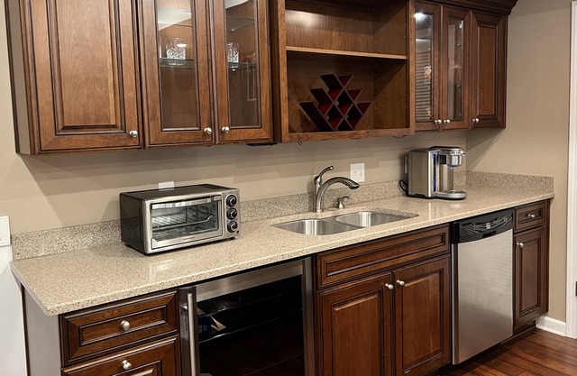 1700 sq/ft, Clean & Private 2 BR Executive Suite