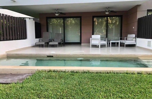 170m (1830sqft) Luxury Apt with private pool