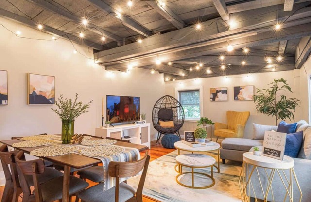 *1710 Halloween Escape| 2Br House|Downtown+Parking