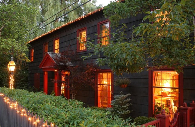 1795 Acorn Inn Bed and Breakfast