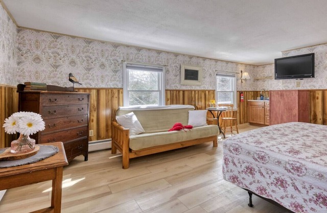 18 Acadia Lodge King Bed AC Open Hearth Inn