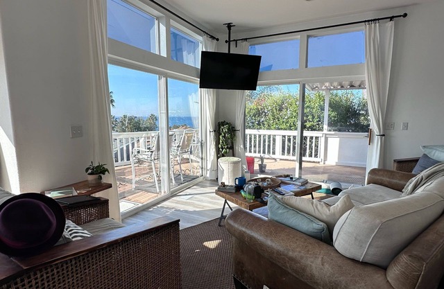 180 deck sit down Ocean view house with pool access in tranquil Laguna Beach