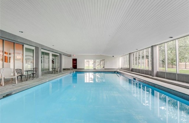 180 ° Blick auf die Berge, Pool, Sub-Penthouse, neben dem Transit, in der Nähe der Innenstadt + Parkplatz