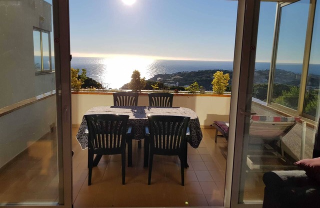 180° Meerblick, 1 km Strand, Ruhig, Pool, Parkplatz (Box), Klimaanlage, Wifi,
