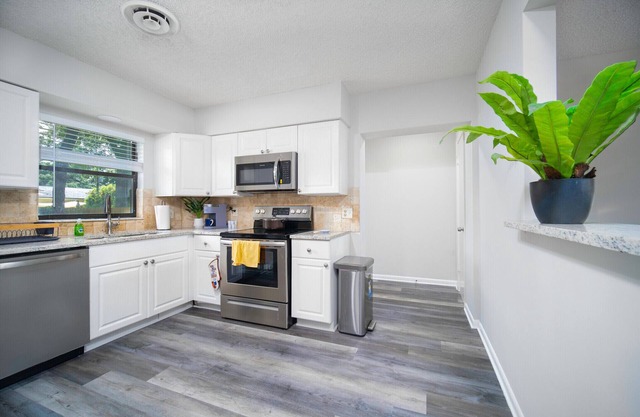 1800 sq/ft spacey 4/2.5
