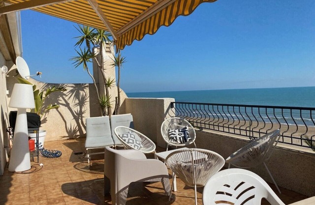 180 ° Meerblick, Erste Strandlinie Atico Dorfzentrum, Terrasse, Schwimmbad, Klimaanlage