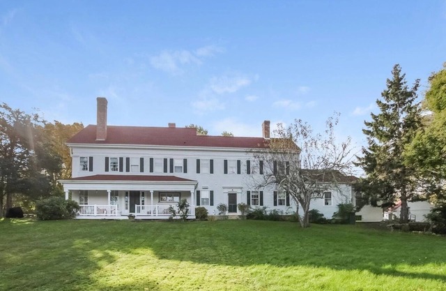 1820 Renovated home on Historic Mill Pond