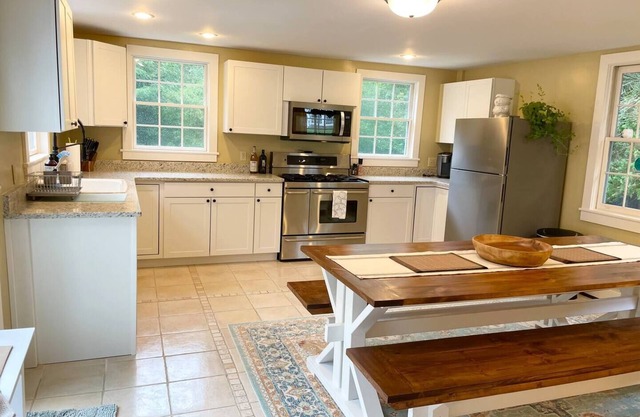 1860's Colonial House Near Downtown and Beaches!