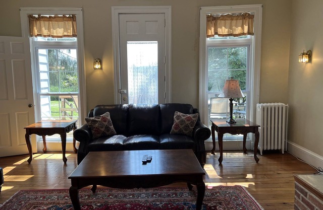 1860 Spencer House - 6 bedroom / 6 bath home, 10 minutes to Dreams Park