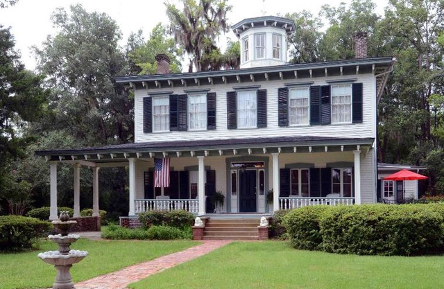 1872 Denham Inn
