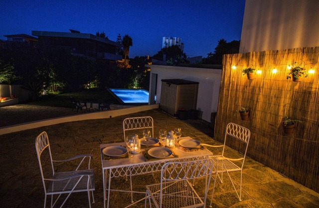 188 Apartments - Lantana (pool, garden and patio)