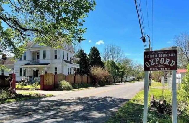 1880 5B3b family pet friendly! walk to Historic downtown Oxford, OPAC