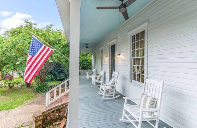 1880's Cozy Cottage, close to Historical Downtown. Sleeps up to 6 3B3B-pets OK