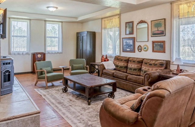 1890: A Historic, Quiet Trailside Retreat in Suring