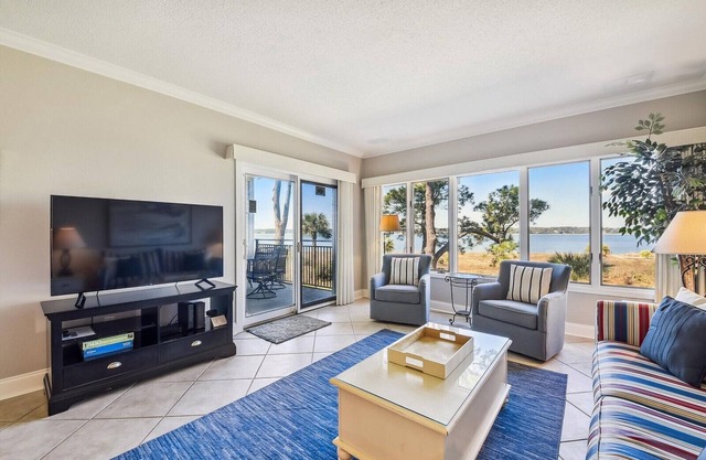 Schön aktualisiert 2Br mit 2. Stock Ansichten von Calibogue Sound in Sea Pines!