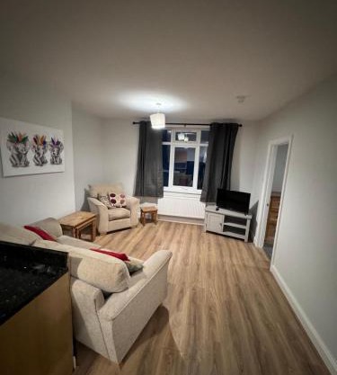 18F Station Flat -2 Bedroom Workstays UK