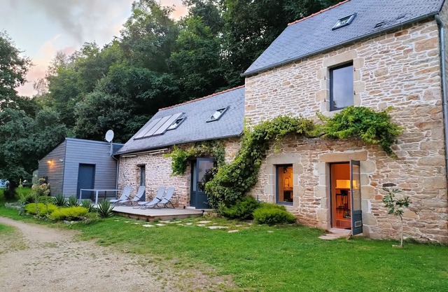 18th century barn of the Kerguerhent mill, its river, forest and meadows.