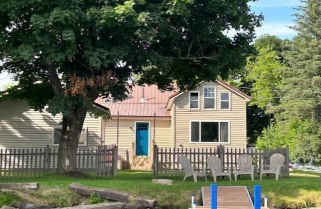 19 Lake St