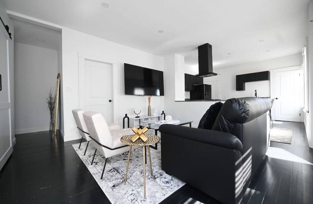 191 Seymour, Ave. Derby · Spacious Renovated 3 bedroom near GriffinHospital