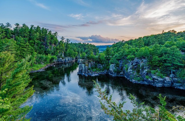 ☞1914 Historic Home+3min→Taylors Falls!+DogOK+Beautiful porch+Full Kitchen
