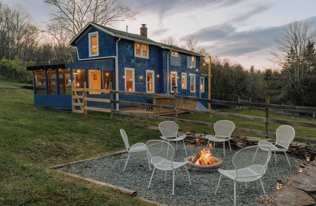 1930's Vintage Cabin · Hot Tub · Kohler Cabin
