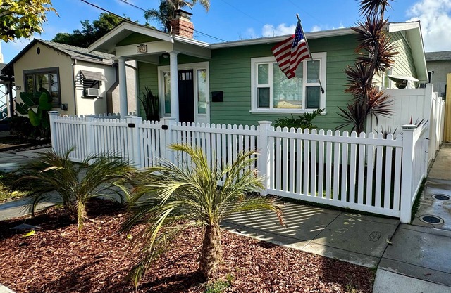 1930s Historic Craftsman Charm in Prime Location Within Walking Distance & AC!