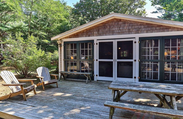 1940s Cottage Stunner Large Studio w/loft feel dog friendly