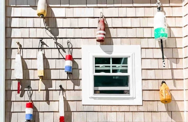 1940s Fisherman’s Cottage close to beach. Right next to the Water Mill museum.