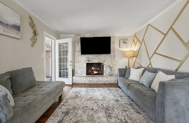 1940s Gorgeous Remodel + King Cottage | Expo Sq/TU