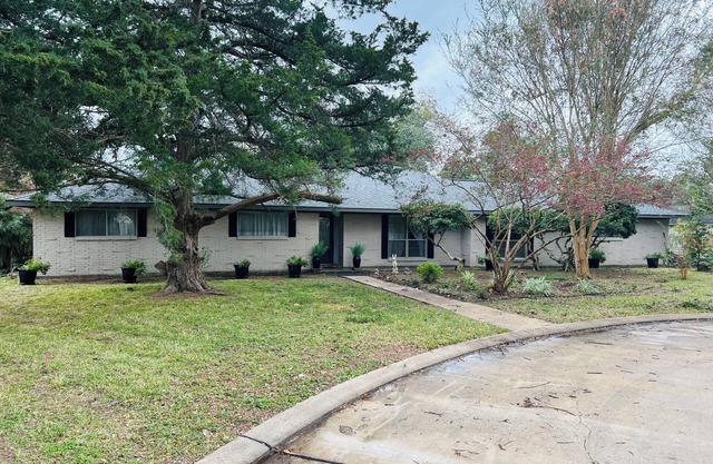 1960's Time Capsule, 4 bedrooms, 5 beds