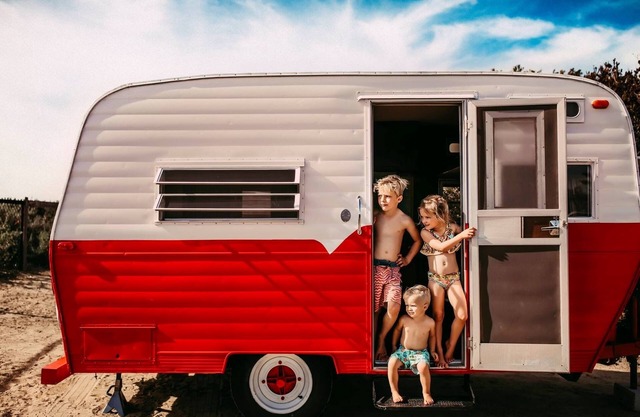 1971 Kayot Vintage Dosenschinken Trailer-Ruby Red