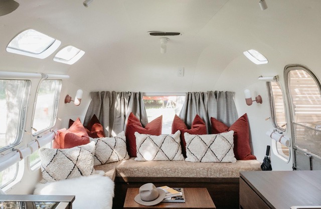 1971 Vintage Modern Airstream w/ Cowboy Tub near PEC