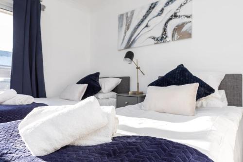 19A The Broadwalk - Stylish & Cozy 1BR in the Heart of Crawley near GATWICK Airport