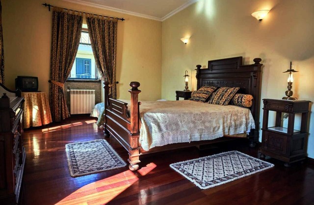19th Centry Farmhouse Getaway - Sleep 12-14 w/Pool