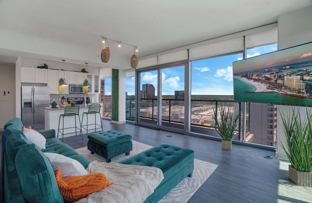 19th Floor Private Balcony, Panoramic View, 24 hr security, Private Garage, Pool
