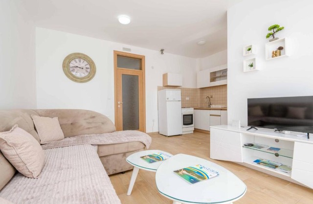 1bd Modern Apt in Dobra Voda with Roof Access "Moka"