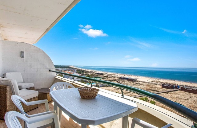 1BDR Apartment W/Beach View by LovelyStay