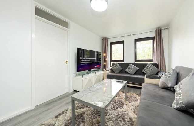 1BedLondonApt-FreeParking-FastWiFi-SofaBed