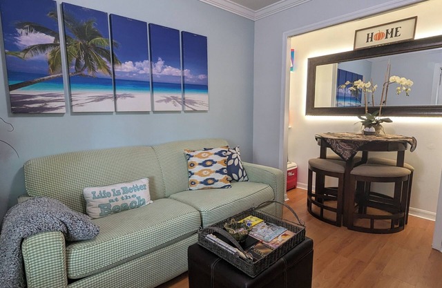 Cozy Apartment with Fence Courtyard private for your Pet.