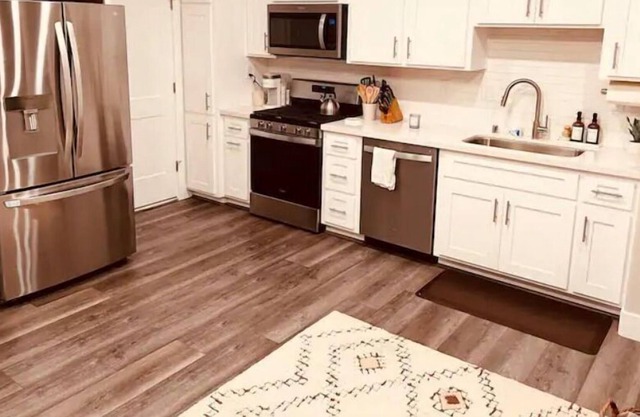 1BR/1BA Suite on the Green Private entrance, full kitchen, washer/dryer