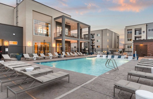 1br/1bath - Corner Luxury Apartment. 7 min from Balloon Fiesta Park. Views!