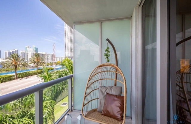 1BR Apartment with Balcony, Gym and Pool