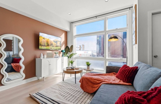 1BR | BSL Subway | Steps to Met | Family Friendly