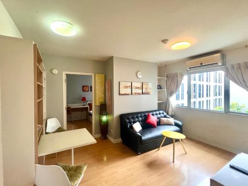 1BR Condo 5 Min to BTS 1000Mbps Fiber Wi-Fi great location