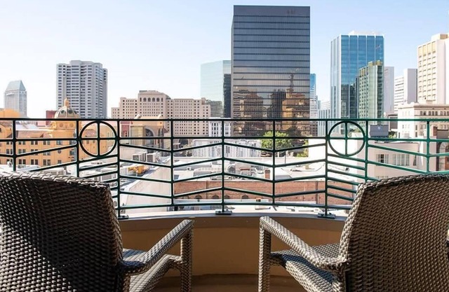 1br Condo Gaslamp Quarter & Theme Parks!