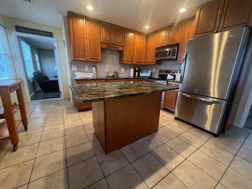 1BR Condo One Block from Sea-Balcony